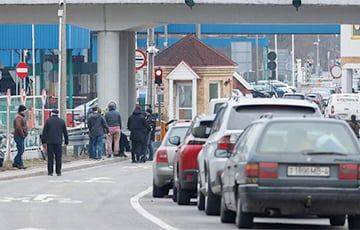 За сутки очередь легковых авто на выезд из Беларуси в ЕС выросла в 2,4 раза