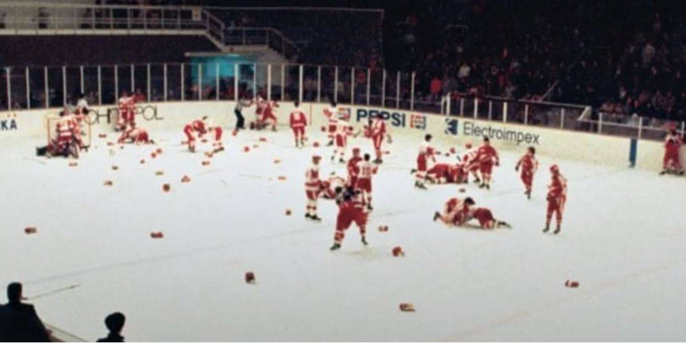 Как хоккеистов СССР и Канады выгнали с чемпионата мира за самую грандиозную драку в истории — видео