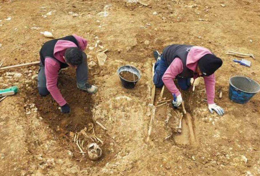 Археологи раскопали некрополь римской знати с уникальными артефактами - фото