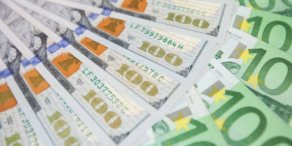 Курс валют НБУ. Доллар и евро двинулись в разные стороны