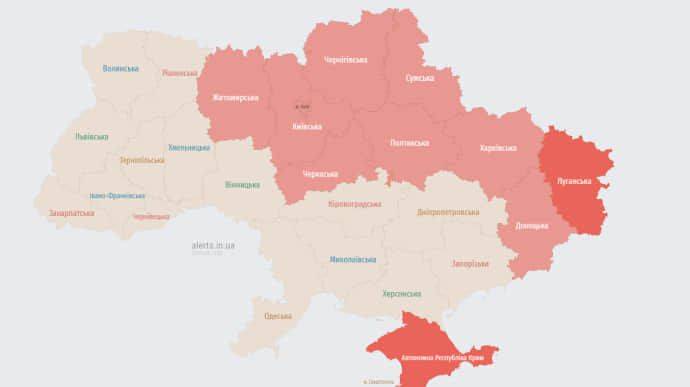 В Киеве и ряде областей звучала тревога из-за угрозы баллистики
