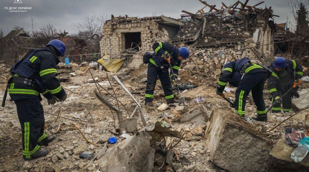Удар по Покровску: из-под разрушенного дома достали тело еще одного человека