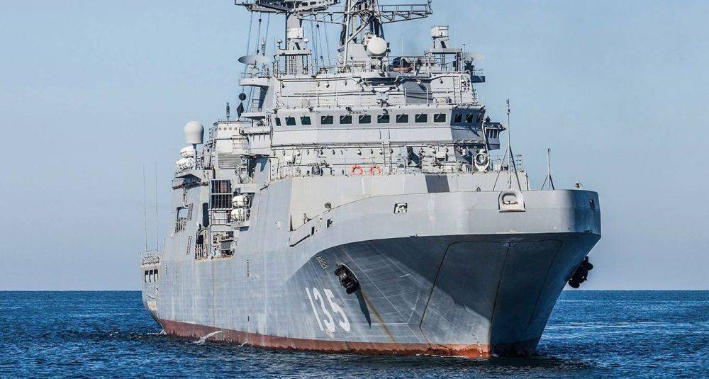 БДК Иван Грен - россияне перебросили корабль Северного флота в Крым