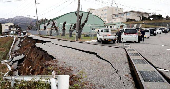 Число жертв землетрясений в Японии достигло 161