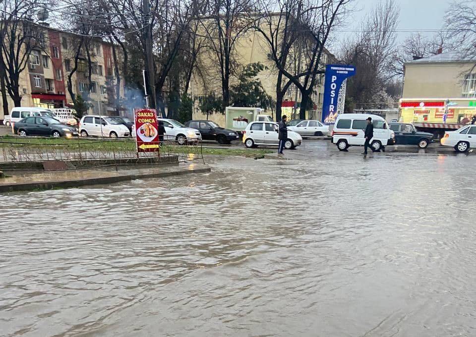 Ташкент снова поплыл. Службам пришлось разгребать последствия прошедшего дождичка