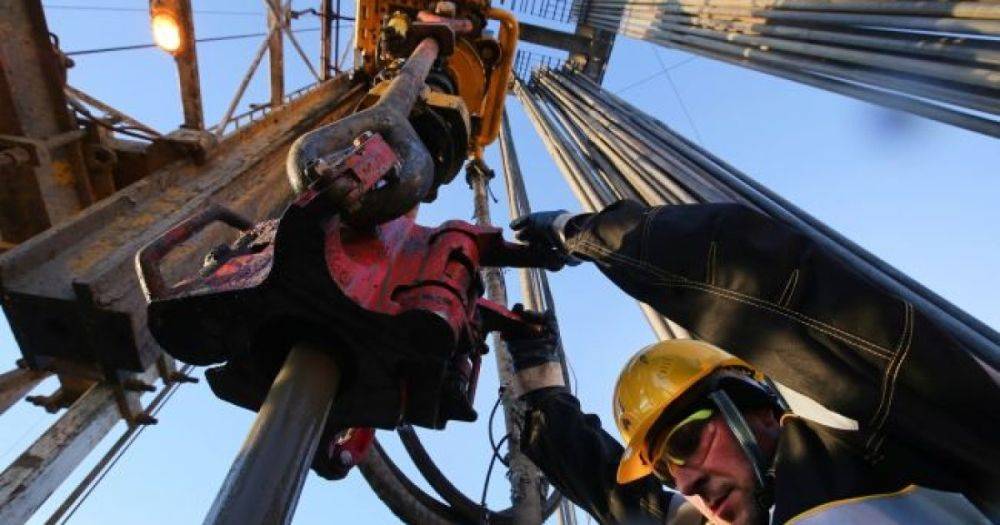Саудовская Аравия снижает цены на нефть, мировые котировки падают, — Reuters