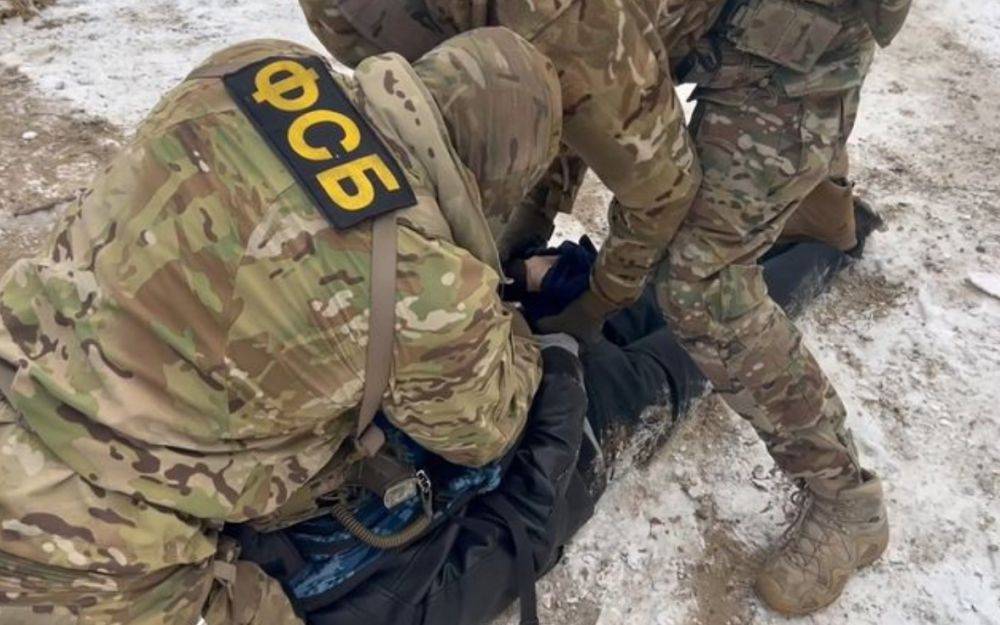 На Луганщине оккупанты задержали двух человек по подозрению в шпионаже в пользу Украины