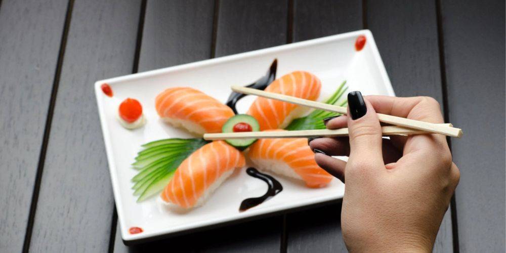 Есть группы риска. Кому нельзя кушать суши и приносят ли они пользу здоровью