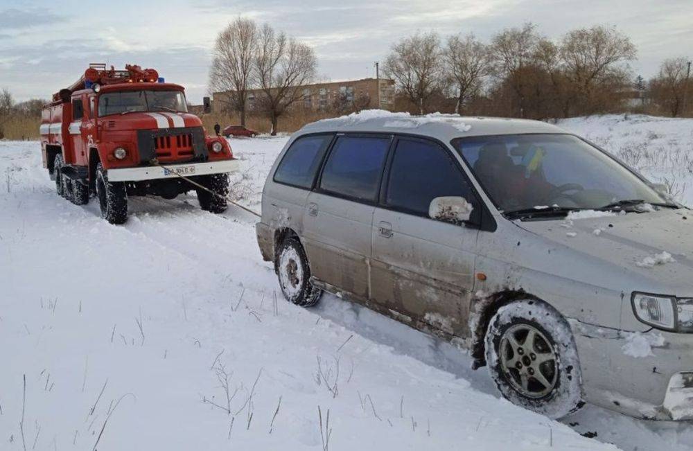 В Украине бушует дикая непогода: часть дорог уже закрыли для проезда — важные подробности о ситуации