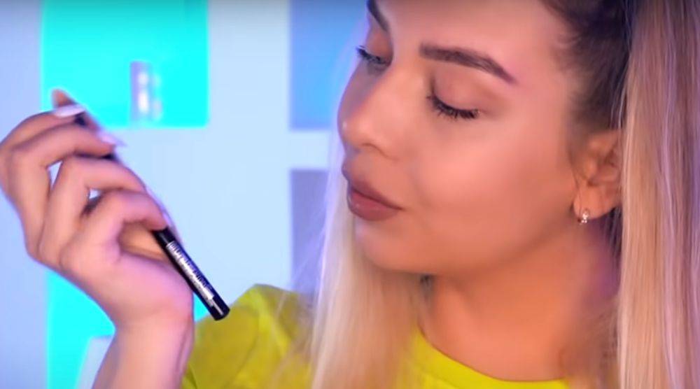 Подчеркнут любой макияж: как создать идеальные стрелки карандашом или подводкой