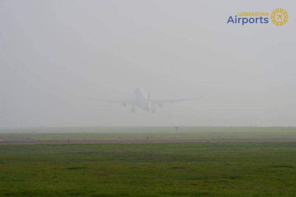 Два самолета не смогли сесть в аэропорту Бухары из-за пыльной бури