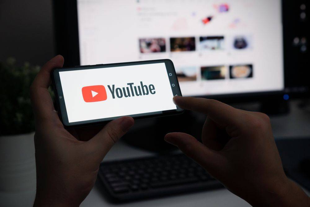 YouTube обновил политику — запрещены ИИ-видео, «реалистически имитирующие» умерших или избитых детей, а также жертв преступлений и смертей