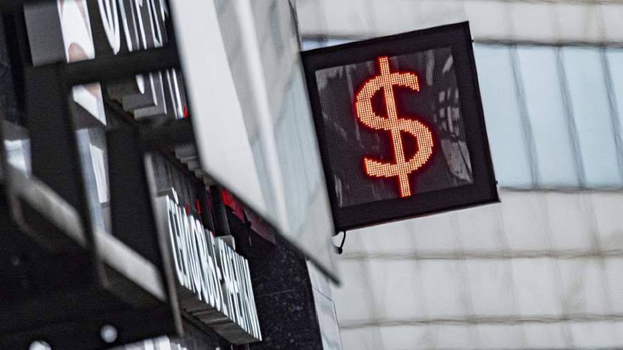 Курс доллара упал ниже 90 рублей впервые в этом году