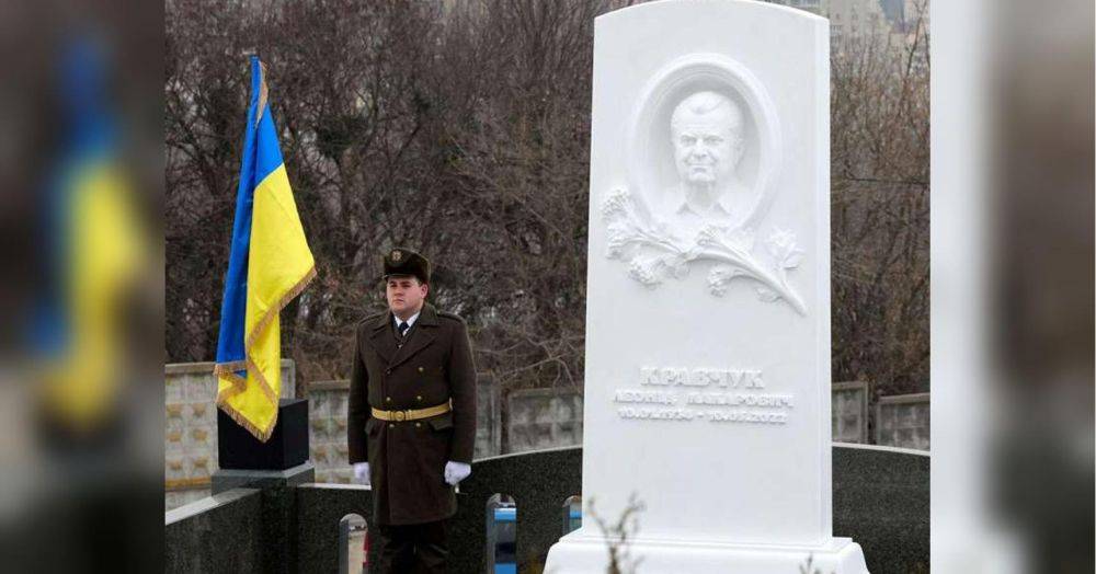 В Киеве открыли памятник первому президенту Украины Леониду Кравчуку