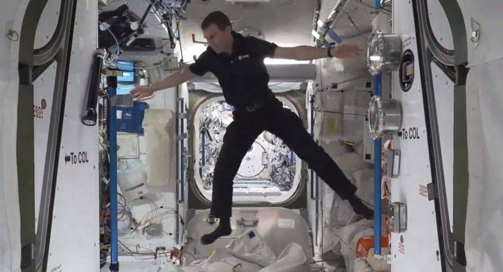 Астронавт на МКС станцевал «космический вальс»: видео