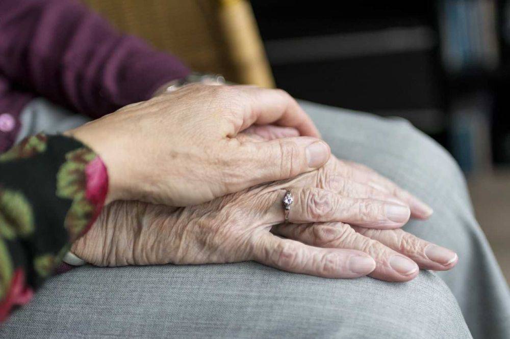 92-летний пенсионер воссоединился с возлюбленной после длительной разлуки – трогательное видео