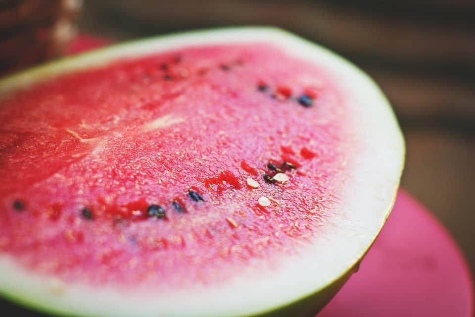 Нутрициолог назвала три омолаживающих фрукта, которые улучшат ваш внешний вид