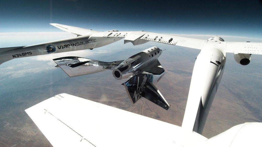 Оторвался кусок: самолет Virgin Galactic получил повреждения во время полета