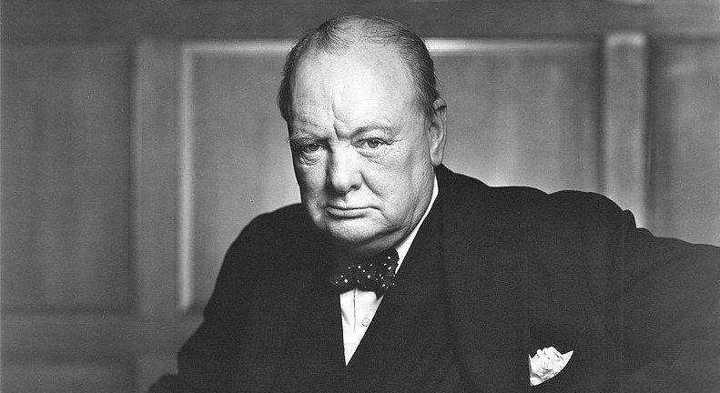 Вставные зубы Уинстона Черчилля продали за рекордную суму денег — фото
