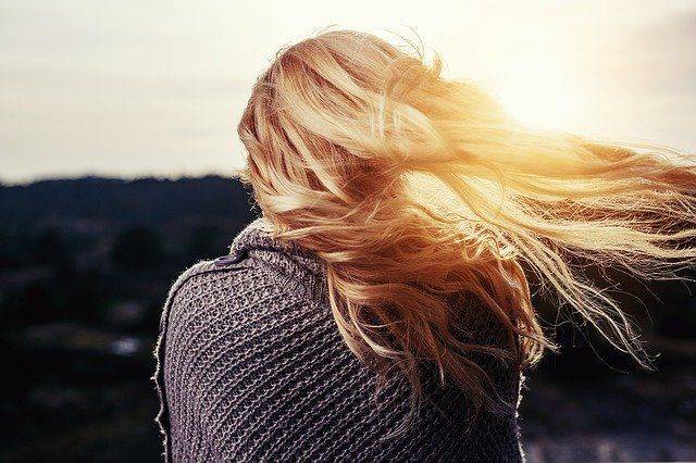 11 основных причин преждевременного поседения волос