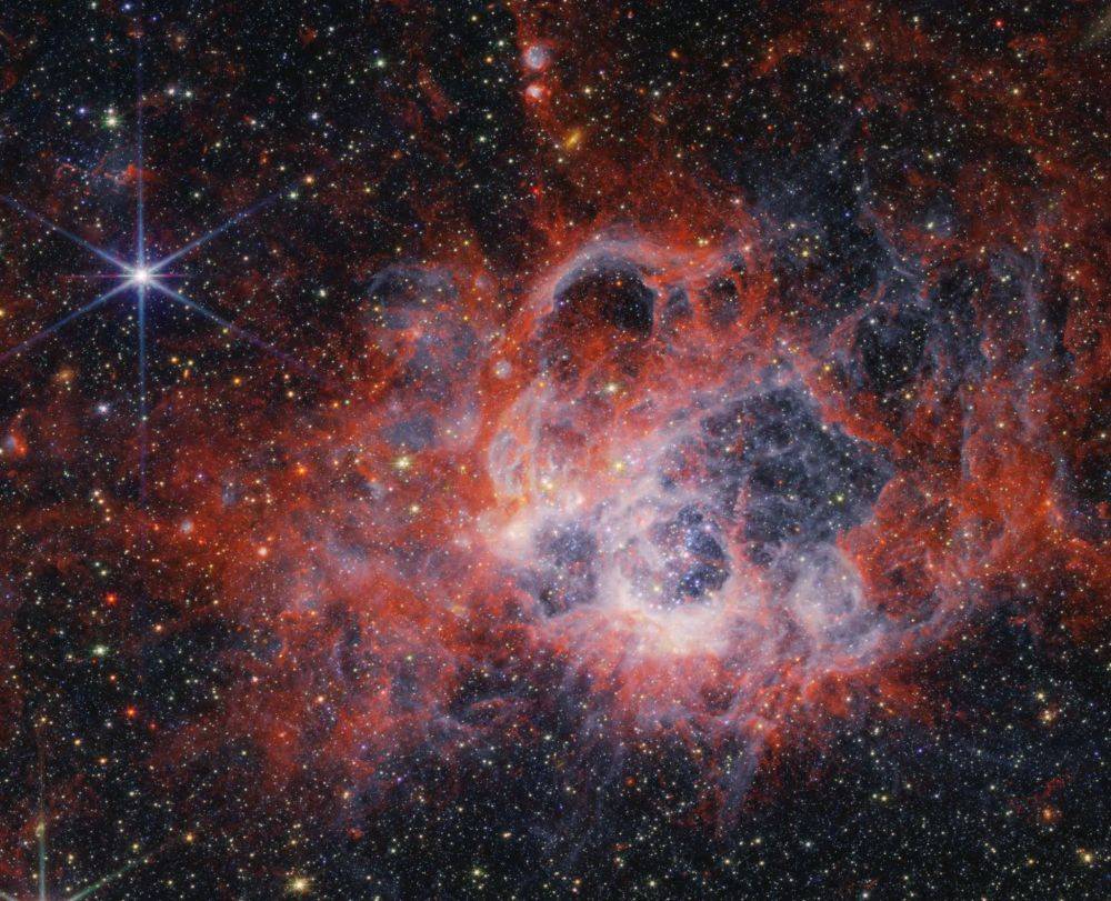 James Webb сфотографировал исполинский звездный роддом в соседней галактике