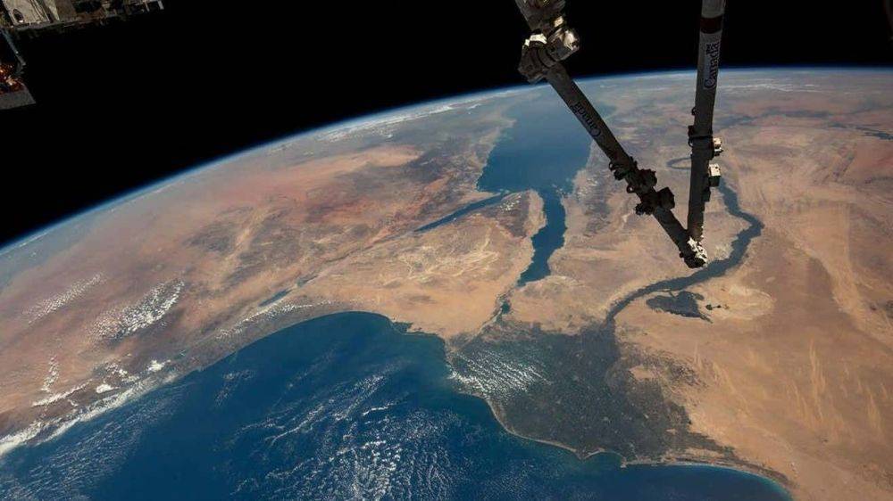 Спутники спасают Интернет из-за перебитых кабелей в Красном море