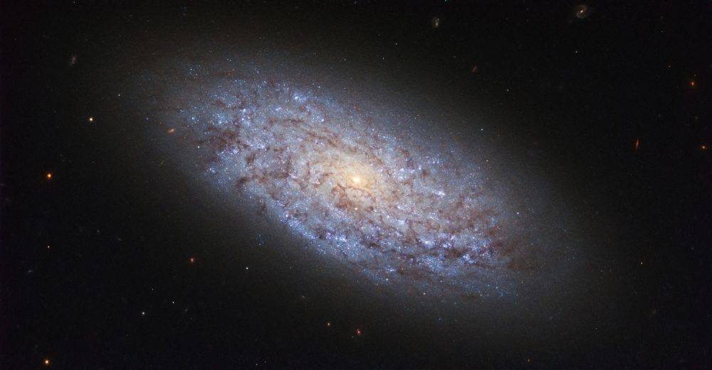 Ученые исследовали тройную карликовую галактику в созвездии Девы