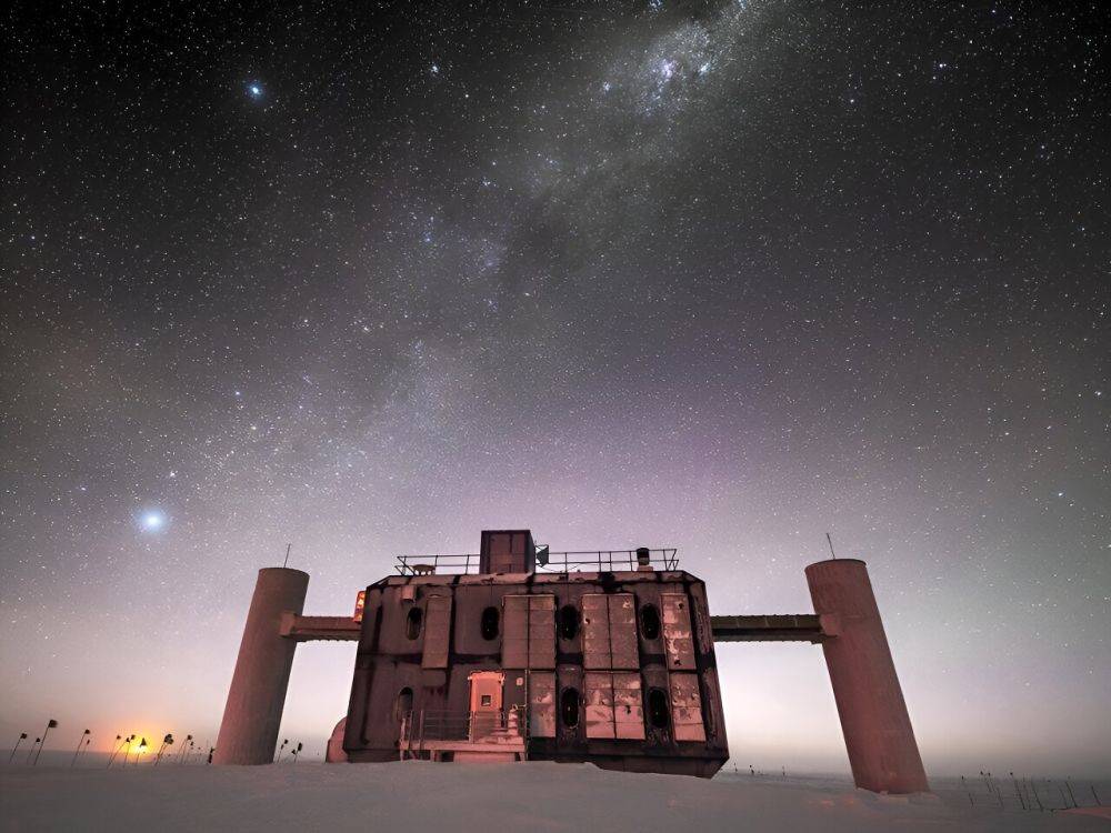 Обсерватория IceCube открыла первых кандидатов в тау-нейтрино