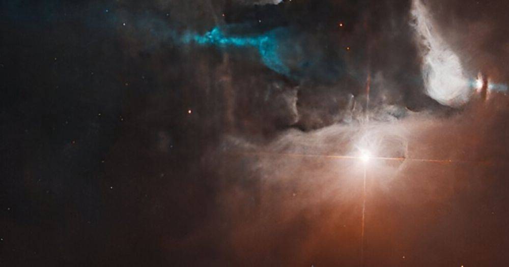 Новорожденная звезда заявила о себе ярким световым шоу: это увидел телескоп Хаббл (фото)