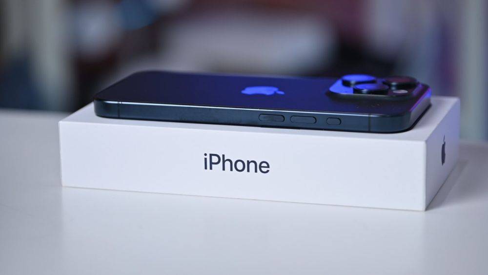 Специалисты фирменных магазинов Apple Store с апреля 2024 года смогут обновлять iPhone без вскрытия упаковки