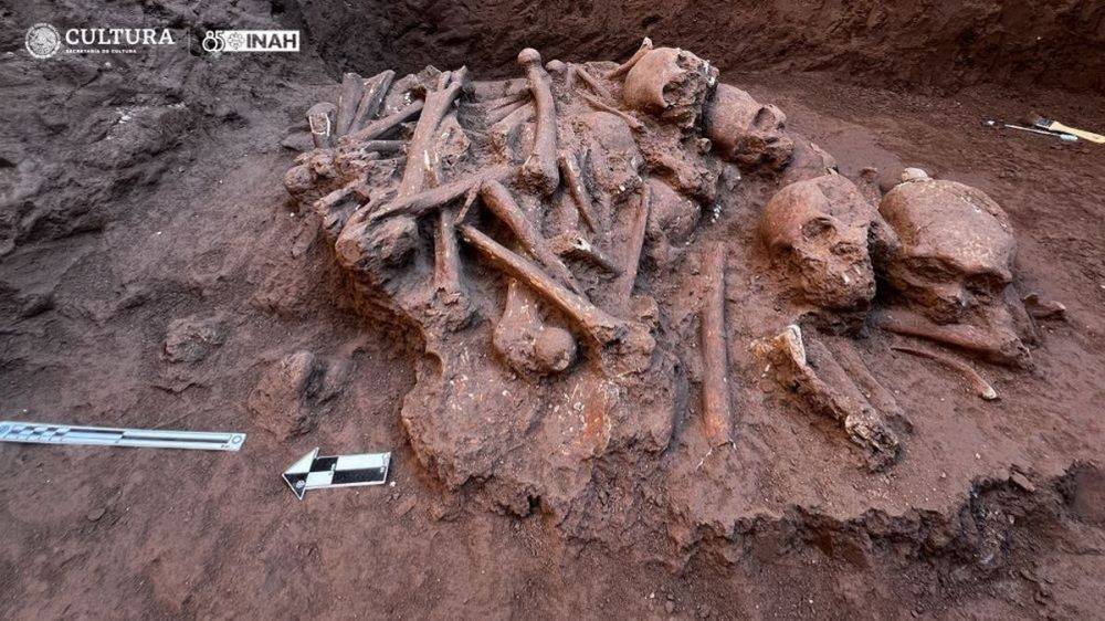 Копали канализацию, а нашли древнее захоронение: в Мексике раскапывают 1500-летнюю могилу