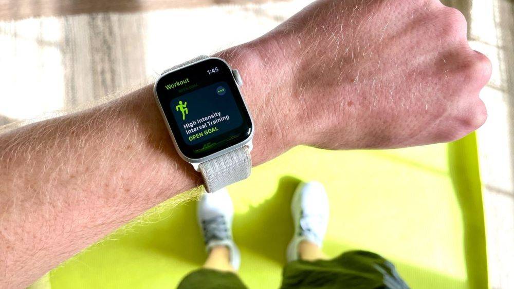 Часы Apple Watch Ultra не получат революционный экран: в чем причина