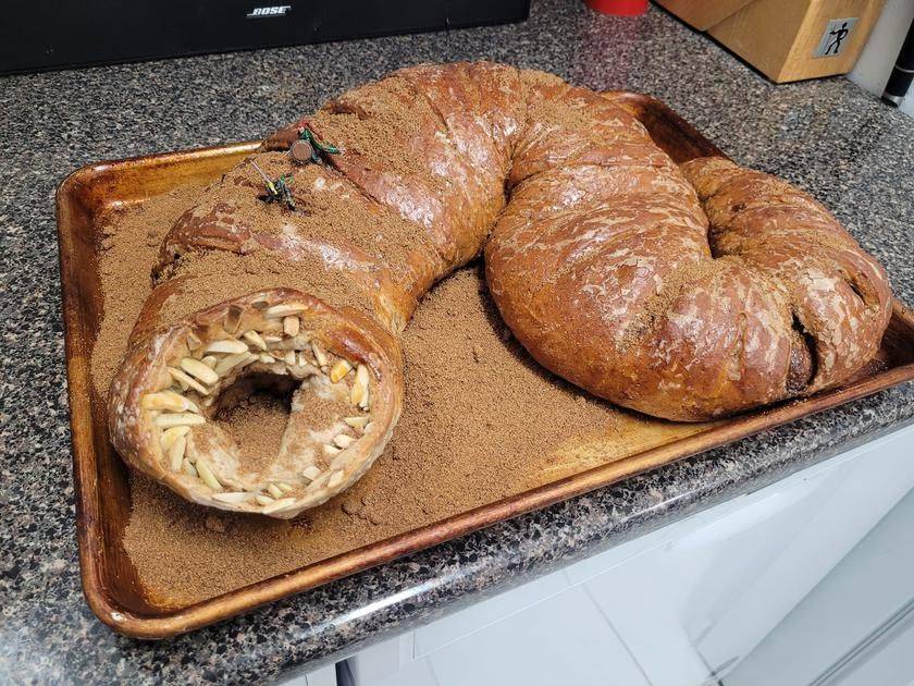 "Я приготовила Пряный Шай-Хулуд с начинкой из корицы и гвоздики!": шокирующие фото кулинарного эксперимента, которые пугают и привлекают одновременно