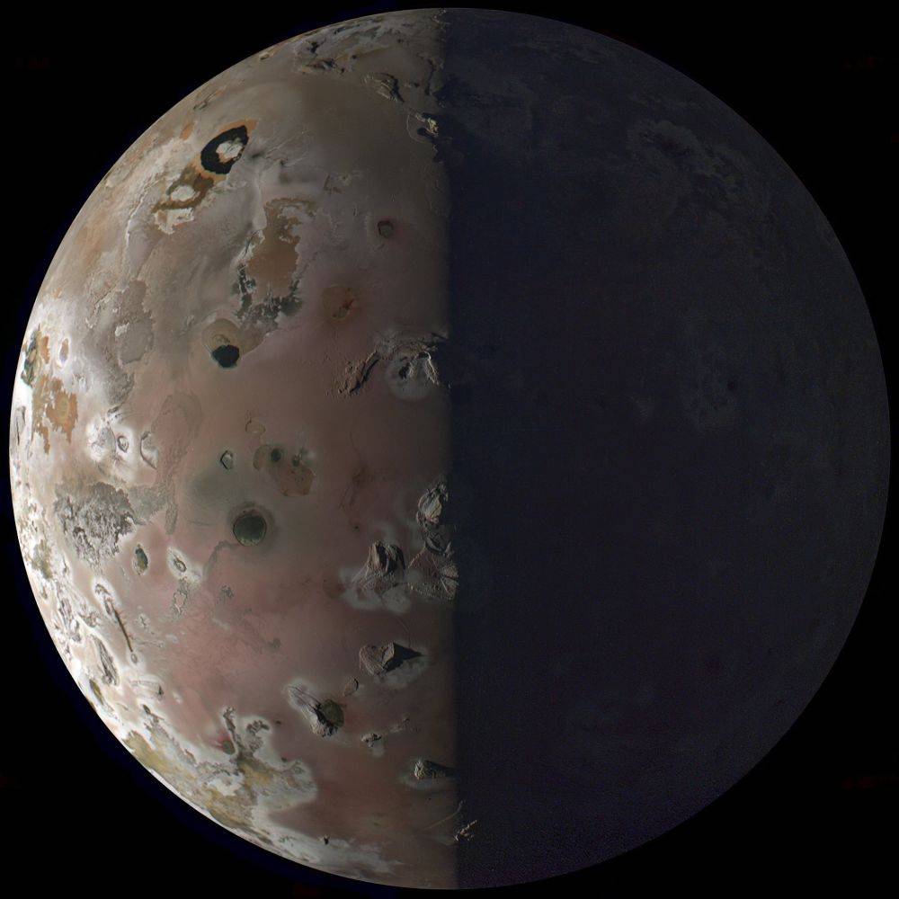 Остров в озере лавы: аппарат Juno раскрыл секреты Ио