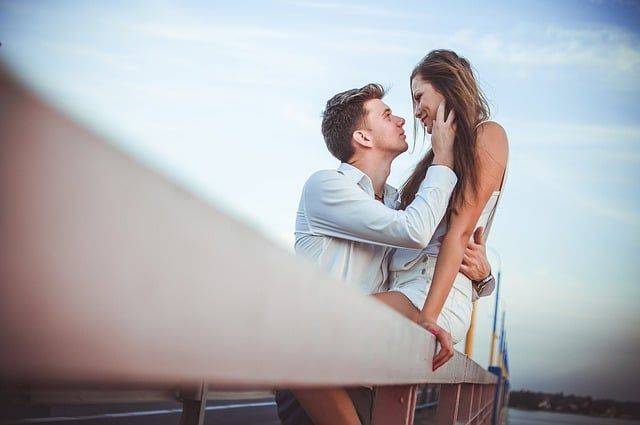 Психологи выяснили, почему некоторые люди избегают романтических отношений