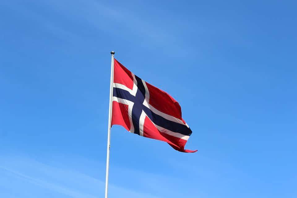Норвежский круизный лайнер забыл восьмерых туристов на африканском острове