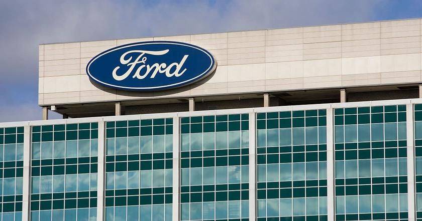 Ford ставит на "паузу" электрокары и переходит к "гибридам"