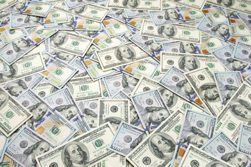 Выигравший в лотерею $2 млрд американец назвал две вещи, на которые он тратит деньги