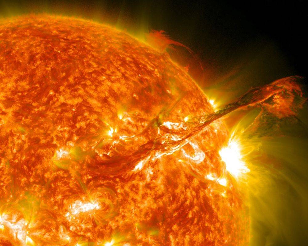 Обсерватория SOHO засняла мощный солнечный шторм