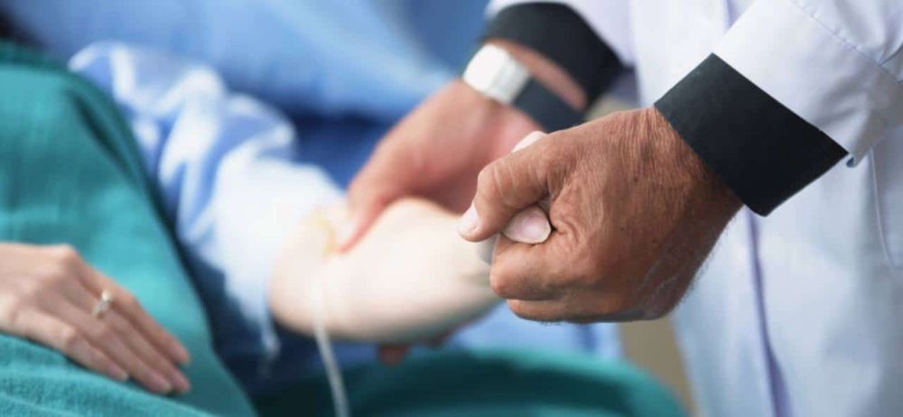 Мужчина был в коме 18 дней и уверяет, что получил "внеземное послание"