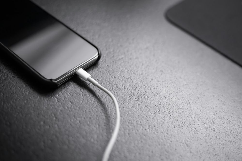 Что делать, если нагревается зарядка к смартфону - совет экспертов