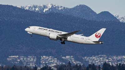 Японская авиакомпания ввела гендерно-нейтральные обращения к пассажирам