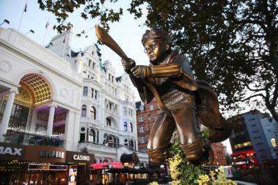 В центре Лондона установили памятник Гарри Поттеру