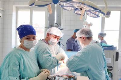 Кемеровские медики провели редкую операцию пациентке с опухолью