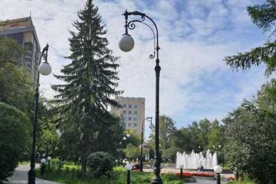 Каслинский завод отлил фонари, которые украсили территорию у театра Екатеринбурга