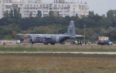 В Одессе совершил аварийную посадку транспортный самолет ВВС США