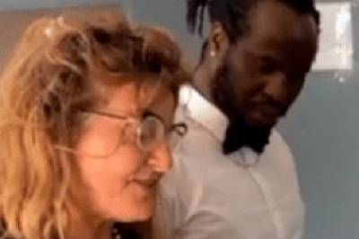 68-летняя фанатка секс-туризма перевела африканцу тысячи евро и стала его женой