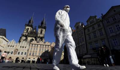 Власти Чехии на месяц ввели режим ЧС из-за роста заболеваемости коронавирусом