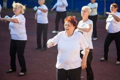 День пожилых людей астраханские пенсионеры встречают танцевальным флешмобом и зарядкой