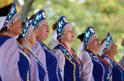В Южно-Сахалинске прошел праздник для старшего поколения "Рябиновый край"